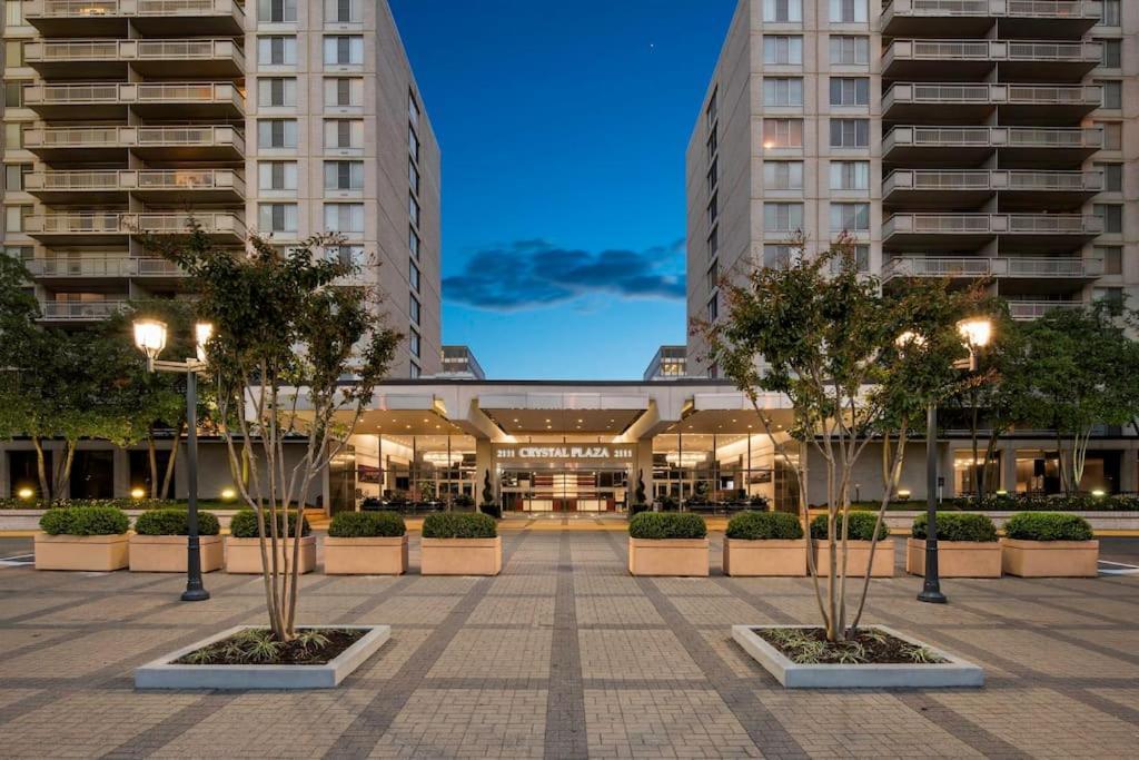 Charming Apartment At Crystal City With Amazing Amenities Arlington Eksteriør bilde
