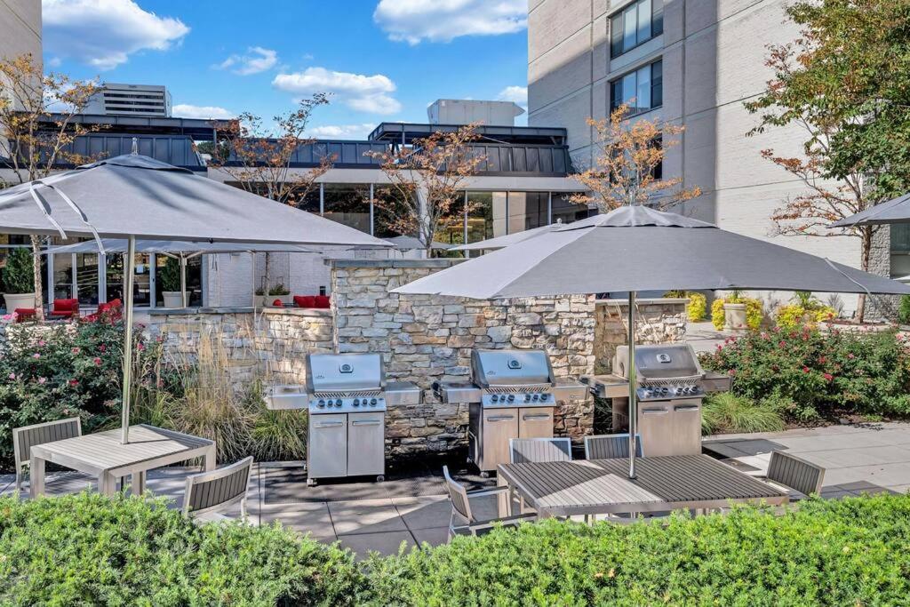 Charming Apartment At Crystal City With Amazing Amenities Arlington Eksteriør bilde
