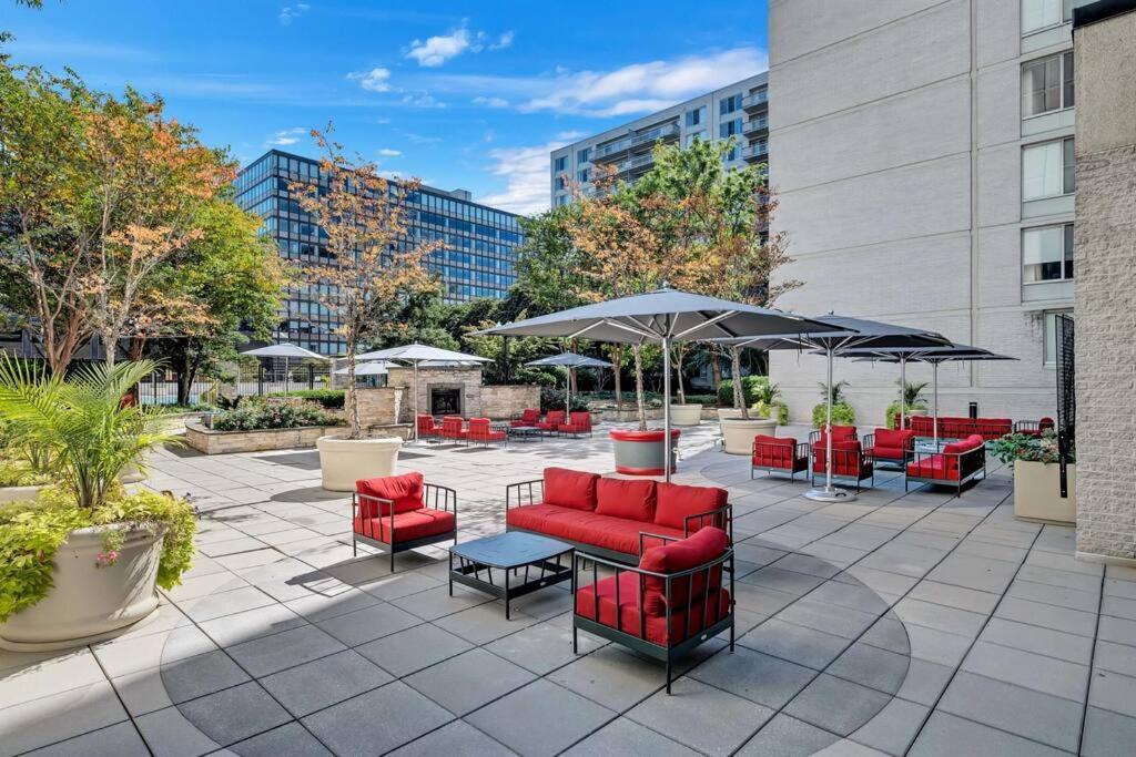 Charming Apartment At Crystal City With Amazing Amenities Arlington Eksteriør bilde