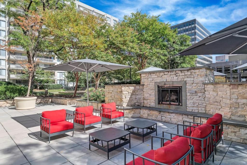 Charming Apartment At Crystal City With Amazing Amenities Arlington Eksteriør bilde