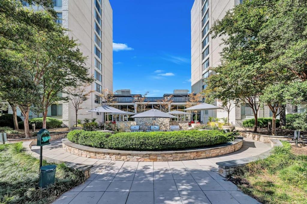 Charming Apartment At Crystal City With Amazing Amenities Arlington Eksteriør bilde